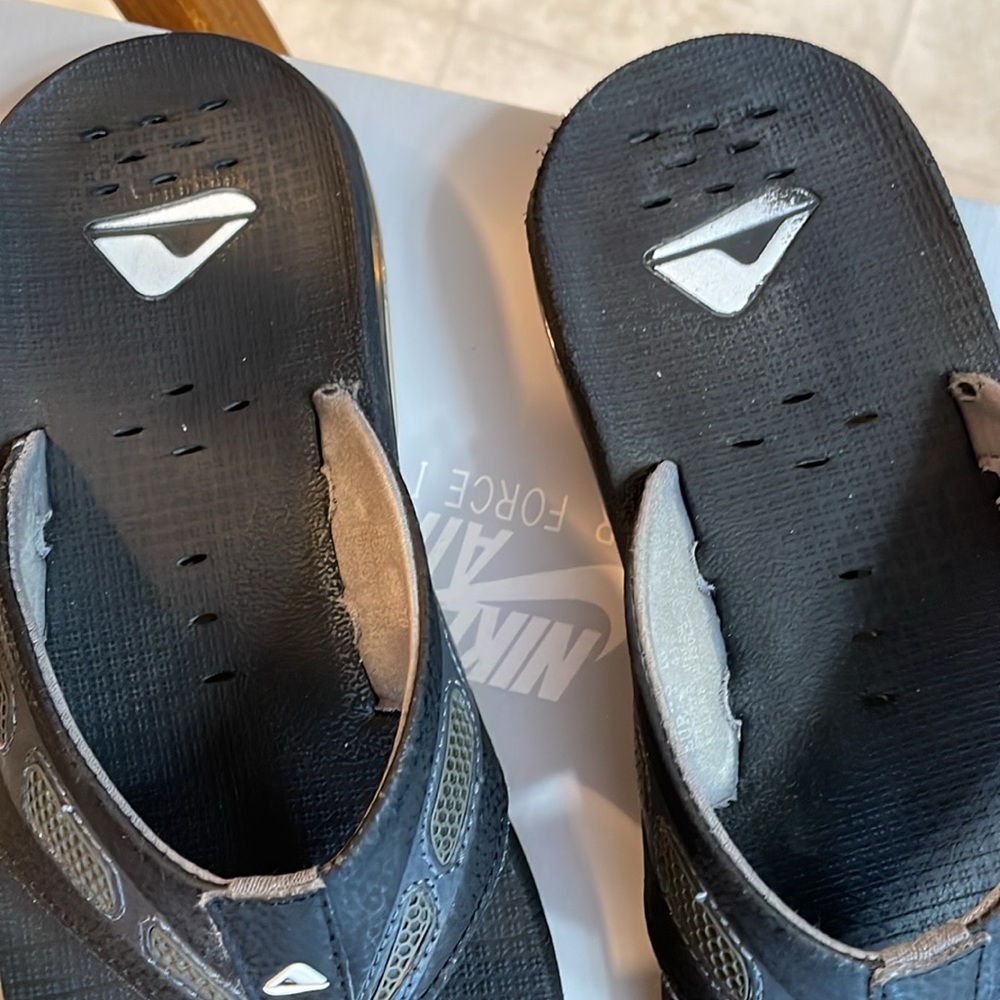 Reef Stealth Black mens size 10 flip flop - Picture 8 of 12